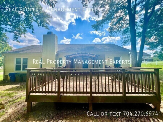 Building Photo - 7301 Gilead Rd