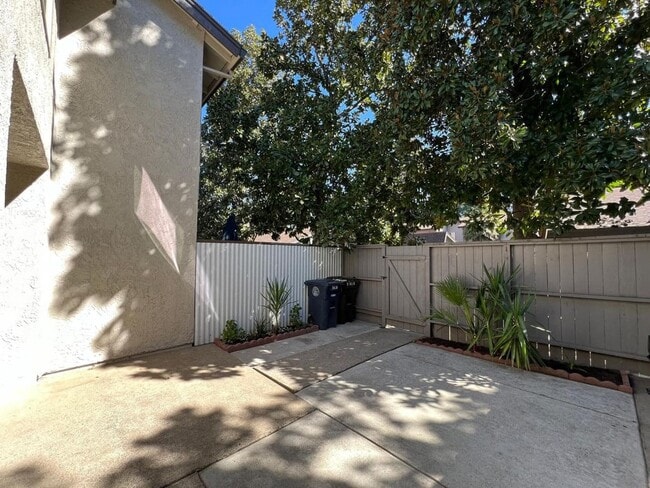 Building Photo - For Rent – Remodeled 2-Bedroom Condo in Citrus Heights