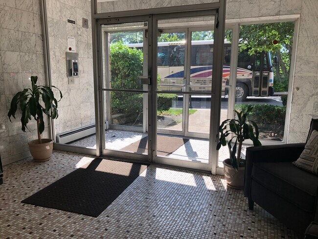 Building Photo - 147 Main St