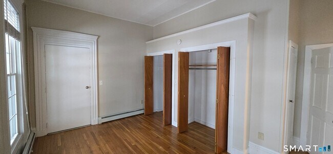 Building Photo - 263 Broadway