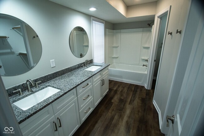 Building Photo - 10813 Putnam Pl