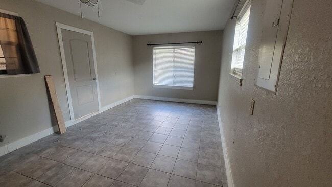 Building Photo - Convenient in Keene