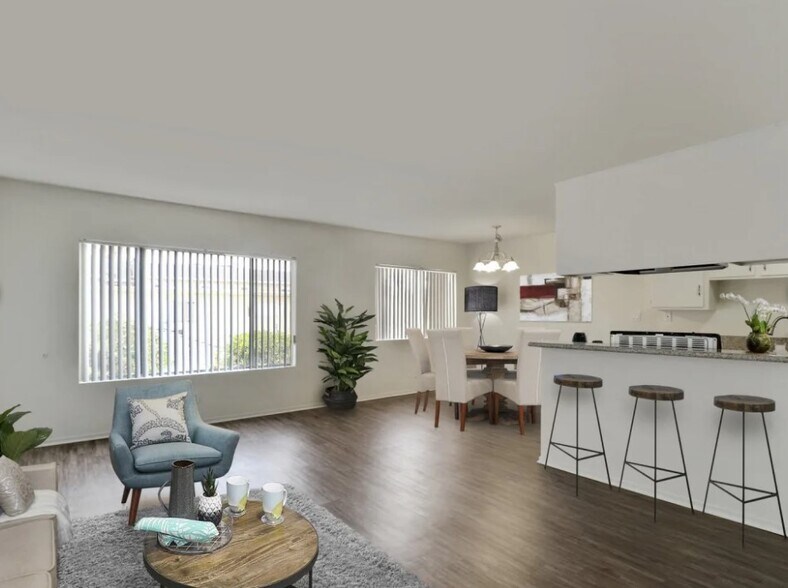 Building Photo - 3585 Centinela