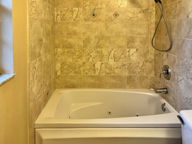 Building Photo - 3 bedroom 2 bath located just minutes from Plant St and Downtown Winter Garden