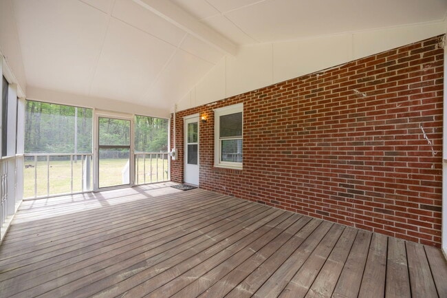 Building Photo - 110 Moore Rd