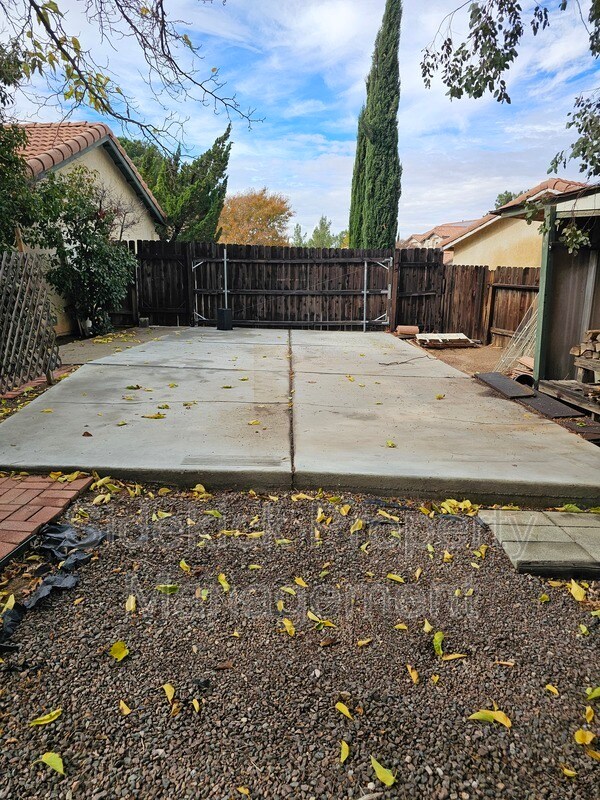 Building Photo - 15775 Cheyenne St