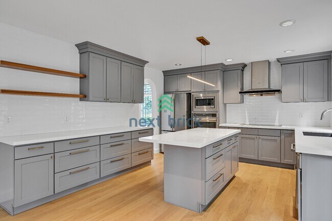 Building Photo - Beautiful Bellevue Single Family Home with 4 Beds + Bonus Room+ Den For Rent