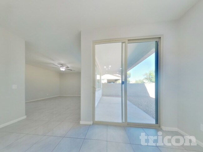 Building Photo - 8632 E Posada Ave