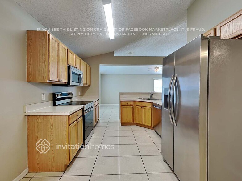 Building Photo - 12636 Lake Vista Dr