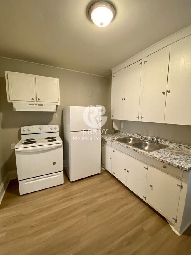 Building Photo - Beautifully renovated Spartanburg Home!