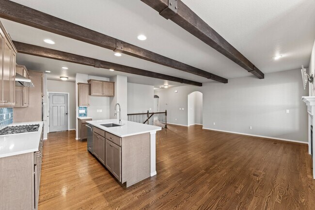 Building Photo - Beautifully Updated 4-Bedroom Home with Op...