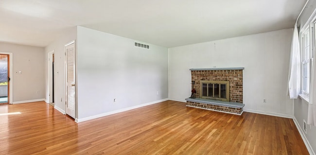Building Photo - 542 Cypress Ln