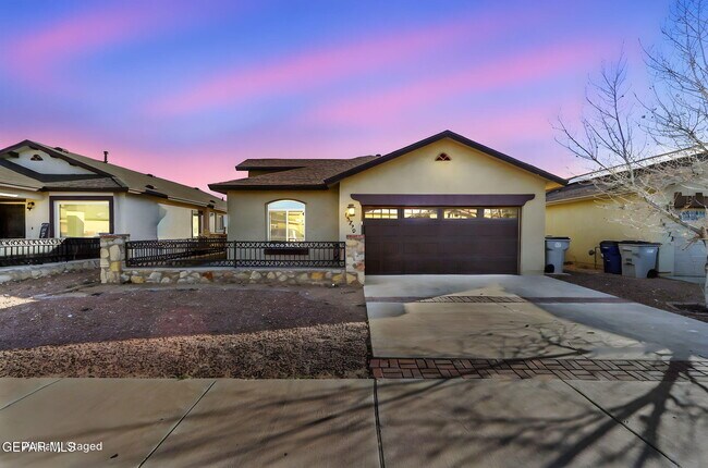 Building Photo - 12776 Tre Maximiliano Ave