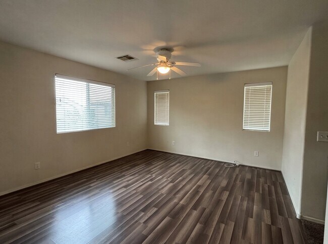 Building Photo - 989 Grand Cerritos Ave