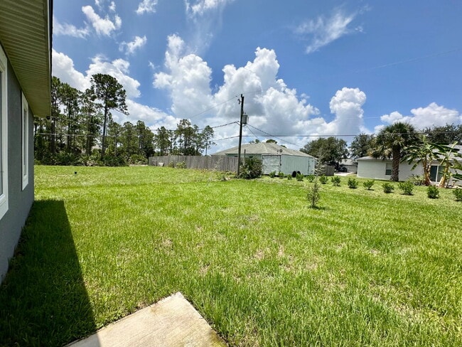 Building Photo - SHARING A BEAUTIFUL LARGE HOME