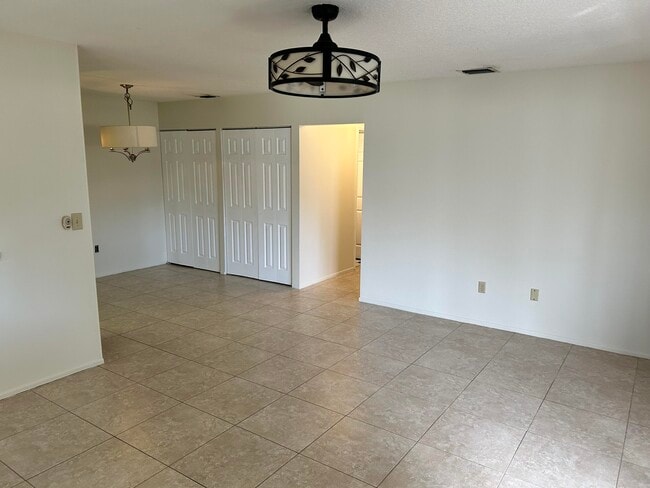 Building Photo - 4114 NW Cinnamon Tree Cir