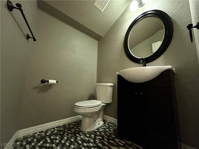 Building Photo - 2529 Flodden St