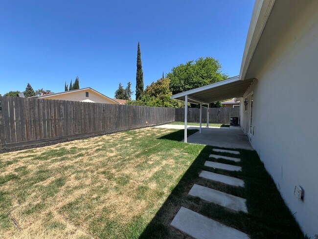 Building Photo - 5753 Mohican Dr
