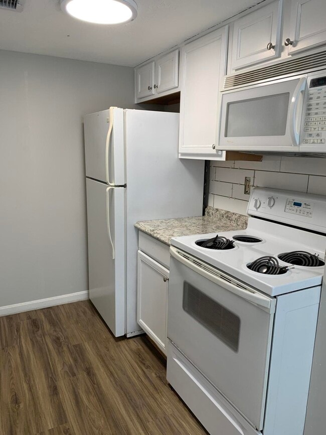Building Photo - 2709 Grinstead Dr