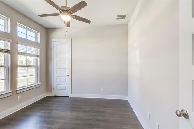 Building Photo - 3020 Sage Ranch Dr