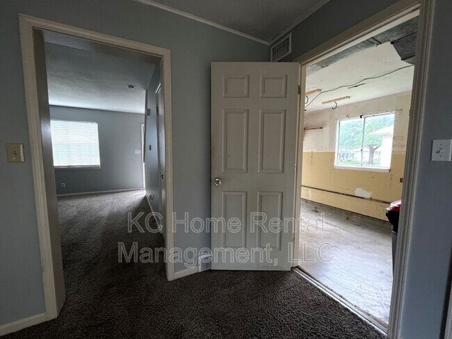 Building Photo - 9338 Bluejacket St
