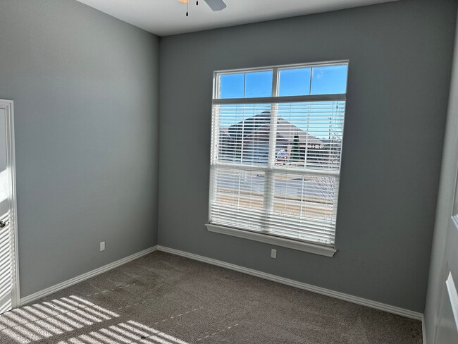 Building Photo - Available Now! Modern 3-Bedroom, 2-Bathroom Home in Legendary Subdivision near Shaw Elementary