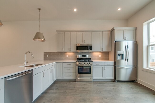 Building Photo - 700 James Ave