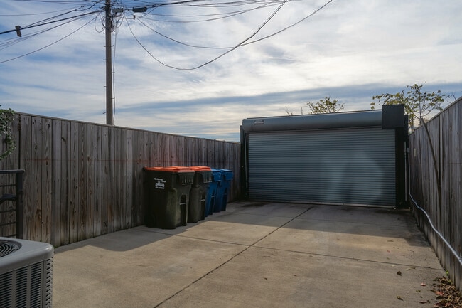 Building Photo - 1515 K St SE