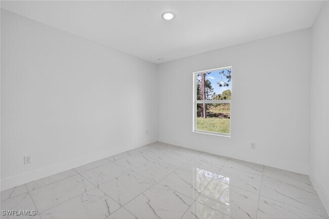 Building Photo - 366 Butler Ave S