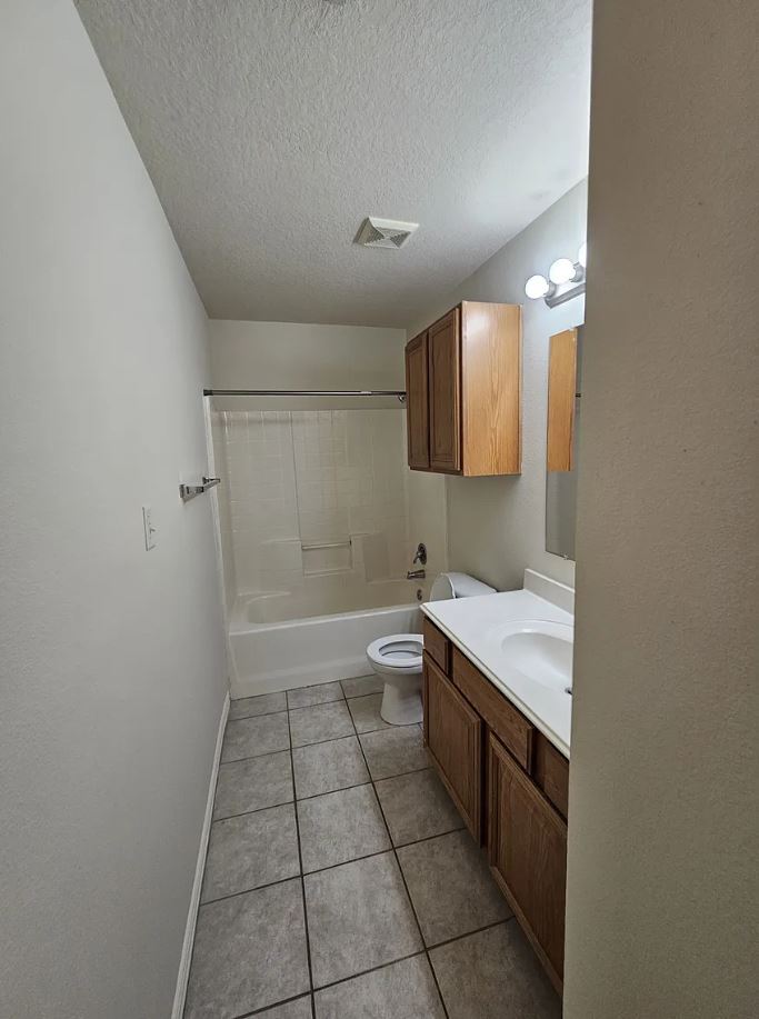 Building Photo - 1001 Krenek Tap