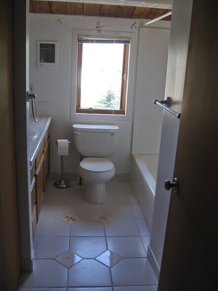 Building Photo - 6335 Snowview Dr