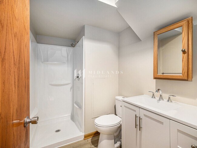 Building Photo - Springhill Multi-Level