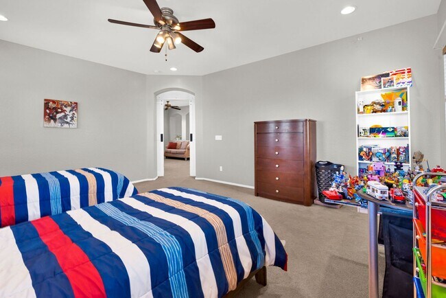 Building Photo - Stylish Home with Loft, Den, Great Room & ...