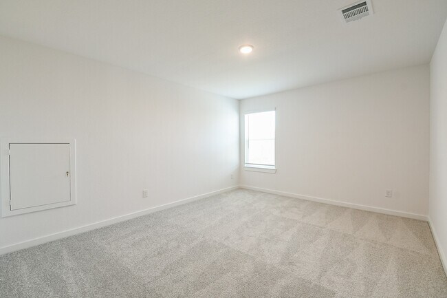 Building Photo - 1642 Birch Wood Dr