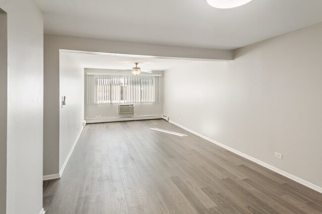 Building Photo - 705 S Milwaukee Ave