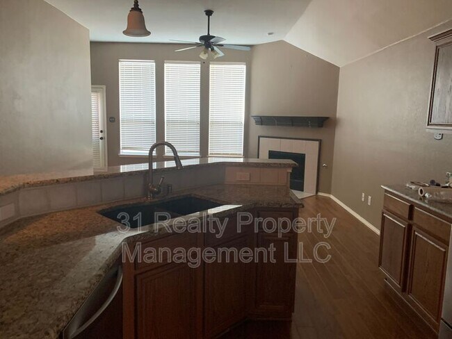 Building Photo - 6000 White Pine Dr