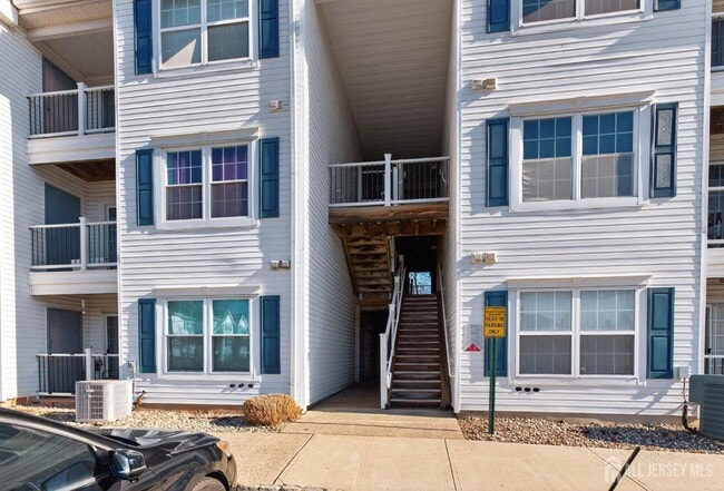 Building Photo - 726 Waterford Dr