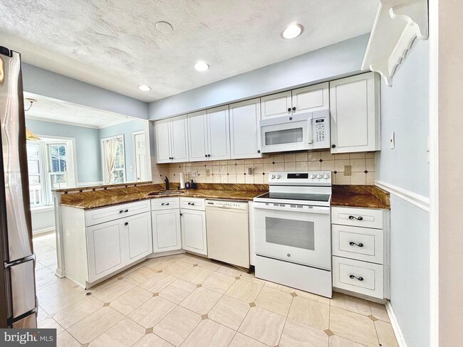 Building Photo - 3141 Gershwin Ln