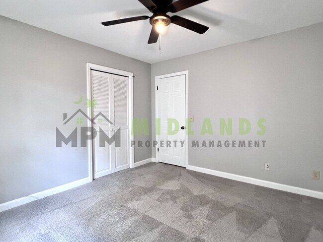Building Photo - 300 Lydgate Dr