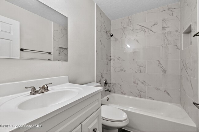 Building Photo - 1283 Goldenrod Cir NE