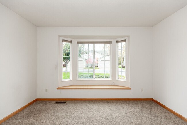 Building Photo - Centrally located Home with an Attached Garage