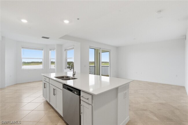 Building Photo - 15345 Grn Acrs Ave