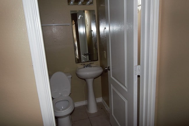 Building Photo - 312 Begona Ct