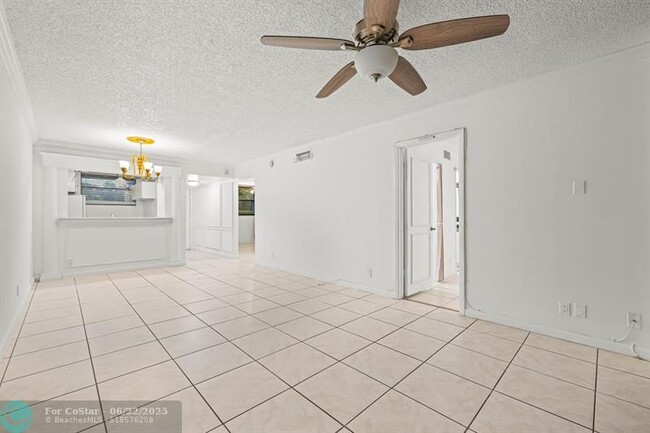 Building Photo - 110 Lake Emerald Dr