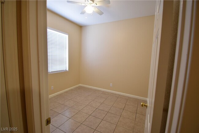 Building Photo - 1691 Home Ct