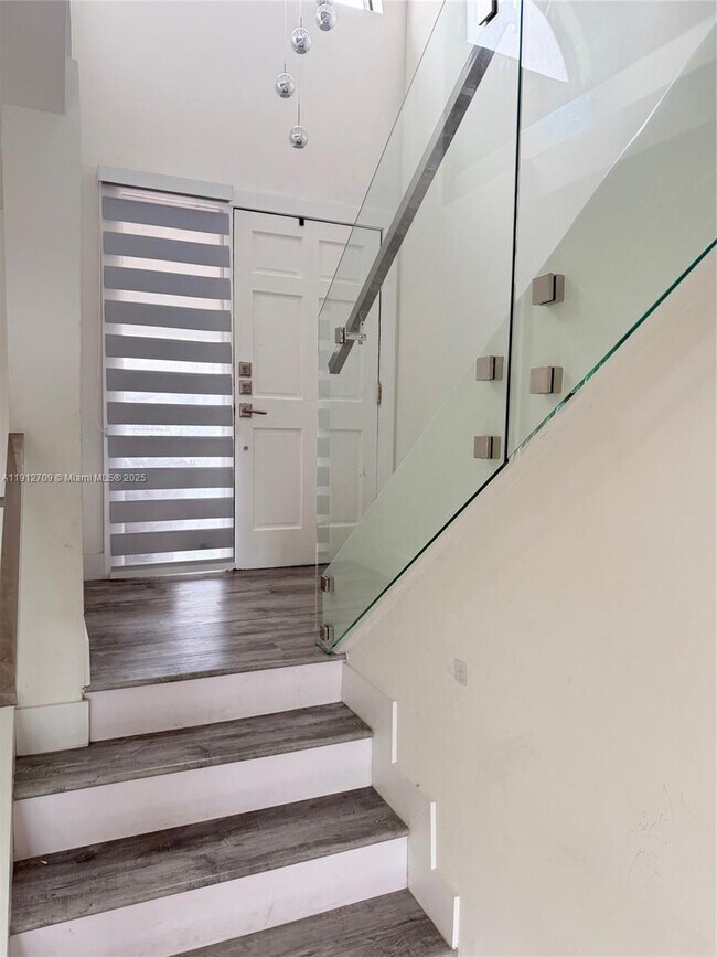 Building Photo - 1271 SW 124th Ct