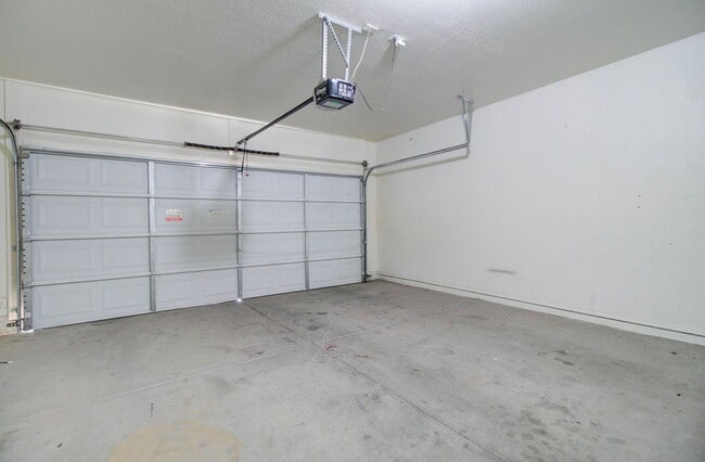 Building Photo - 15882 N 172nd Ln