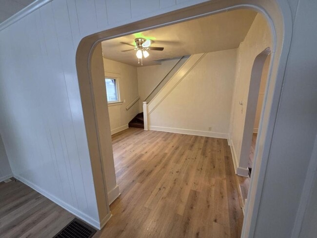 Building Photo - 466 W McKibben St