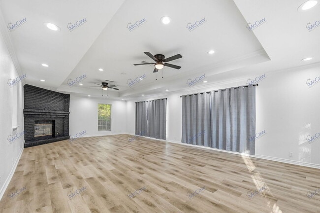 Building Photo - 1423 Main St