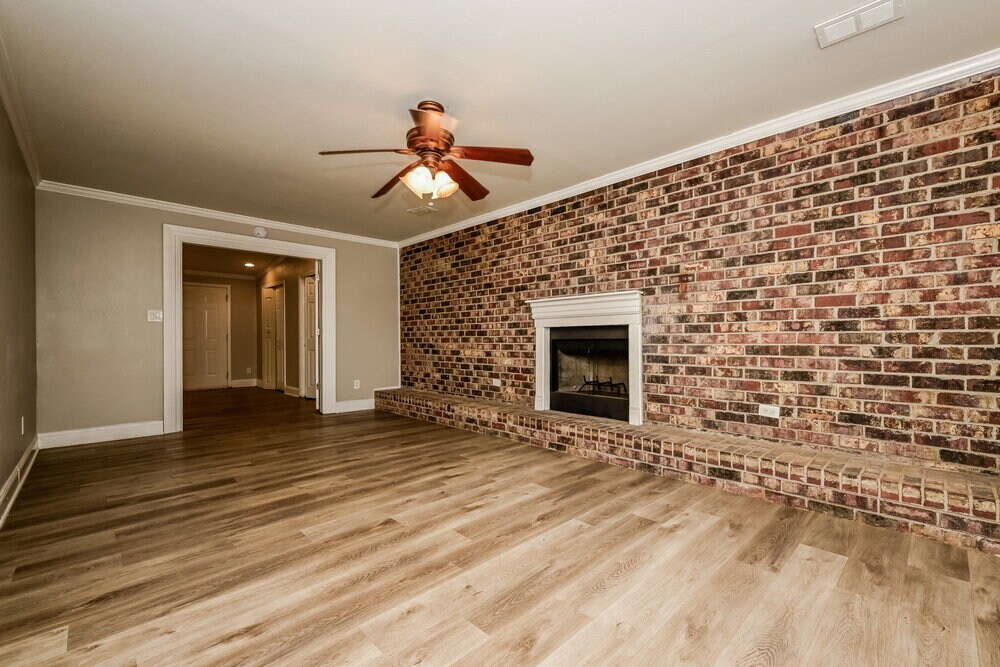 Building Photo - 395 Magmar Ln